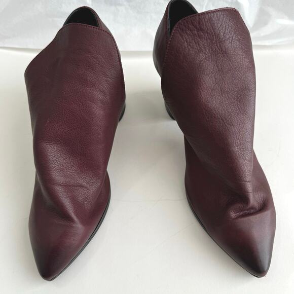 Bueno Jessie Ankle Boots Deep V 3” Block Heel Women’s 38 US 8 Burgundy Brown - Picture 1 of 7